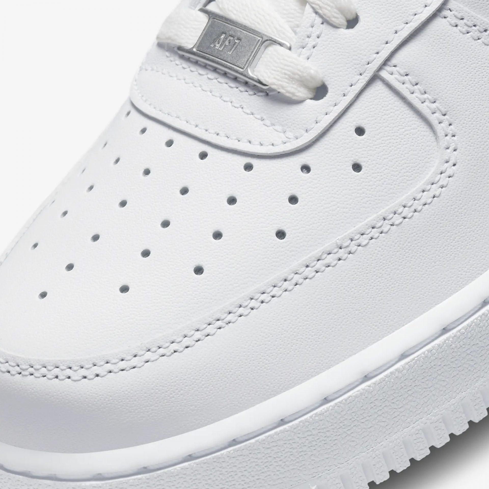 Nike | AIR FORCE 1 '07 { TRIPLE WHITE
