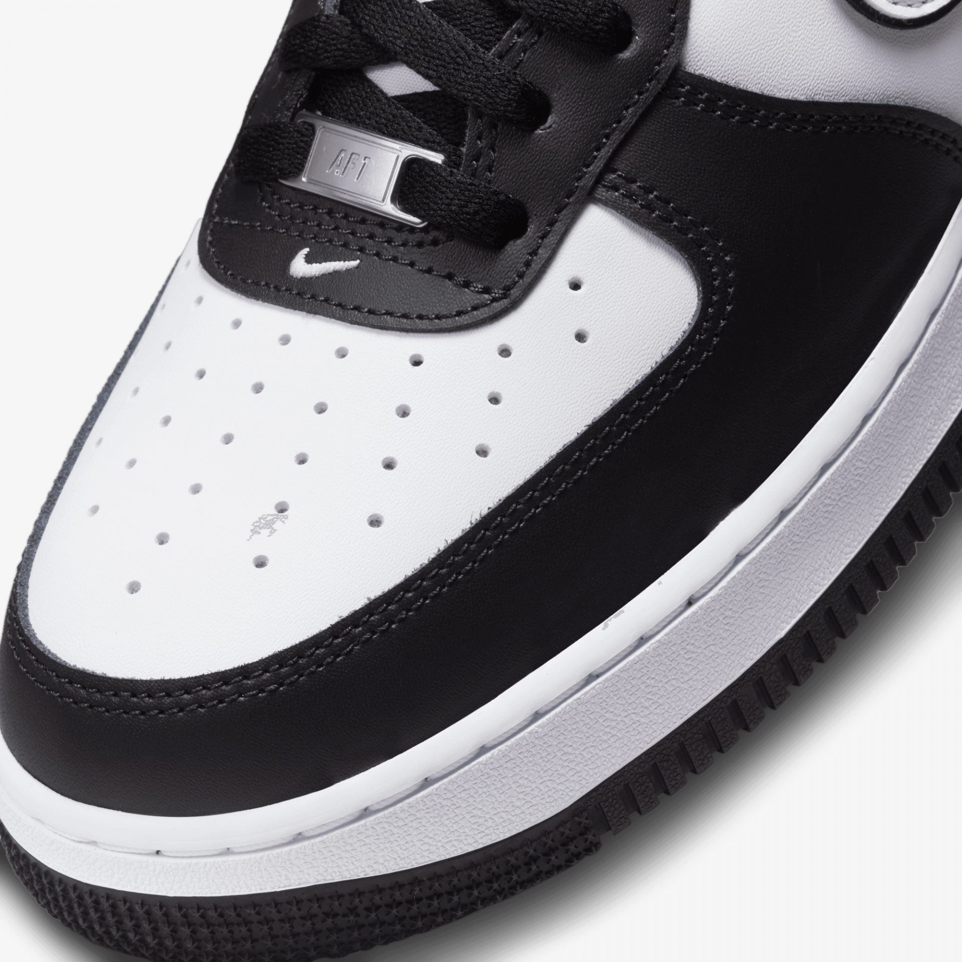Nike | AIR FORCE 1 '07 { BLACK/WHITE