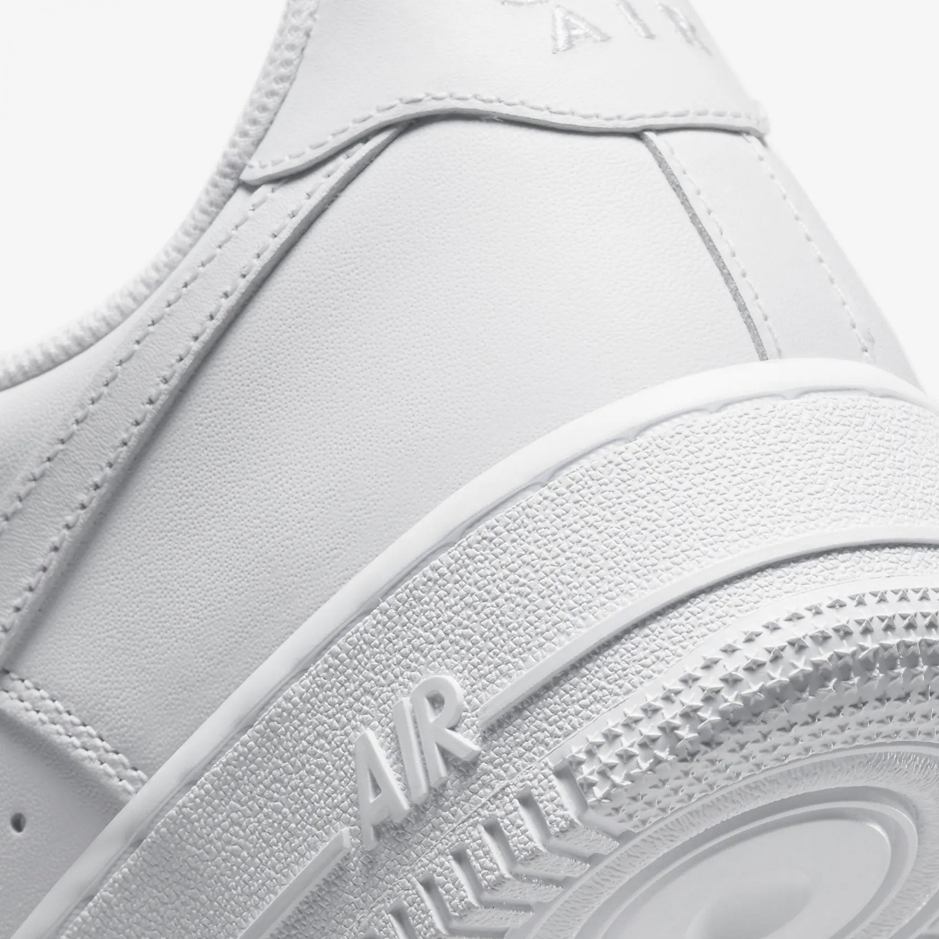 Nike | AIR FORCE 1 '07 { TRIPLE WHITE