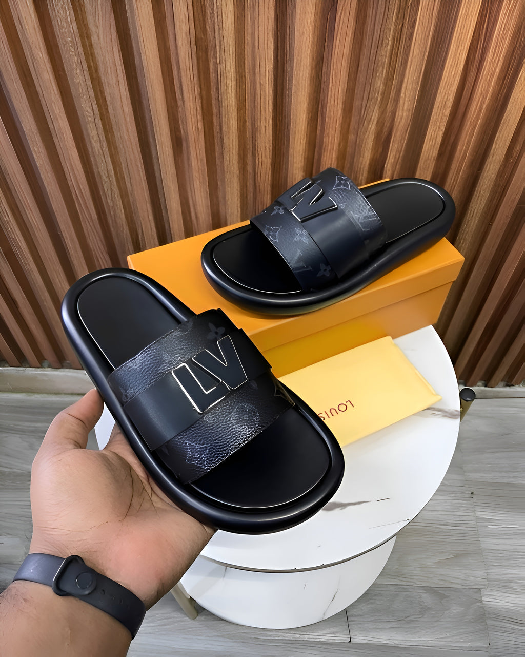 LOUIS VUITTON LV LOGO SLIDE