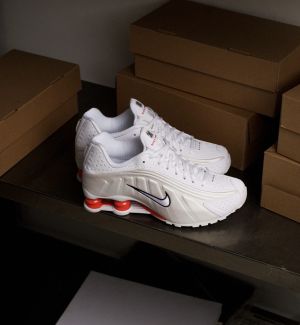 NIK.E AIRMAX SHOX R4 WHITE PHANTOM PICANTE RED