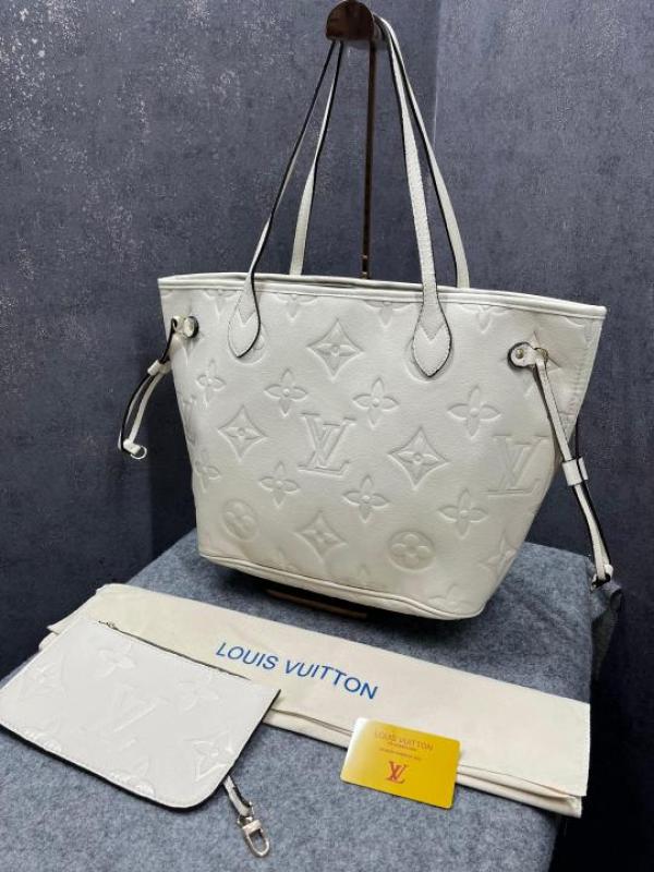 Louis Vuitton Off-White Monogram Giant With Pouch Empreinte Leather Never full MM Bag Off-White With Dust Bag M45686