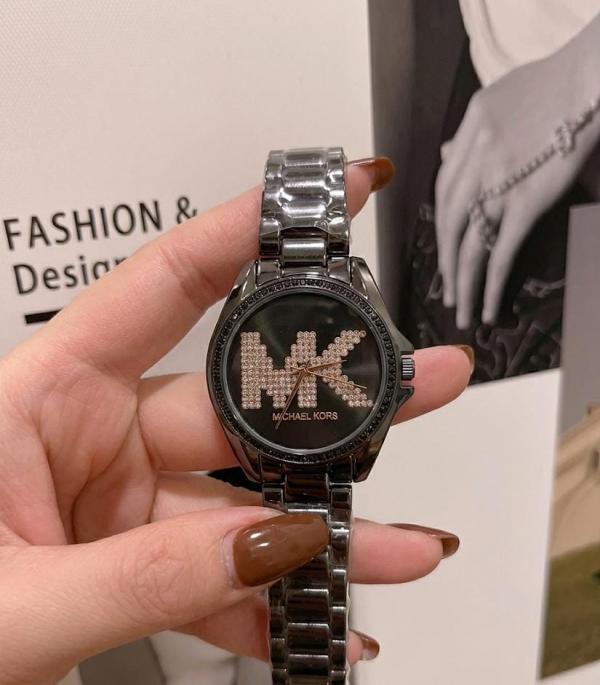 Michael Kors Lennon