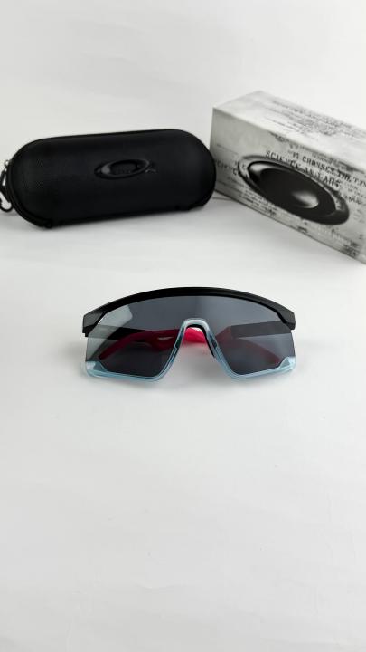Oakley pink blue 9280