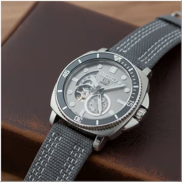 Seiko 5 Sprots Automatic Grey
