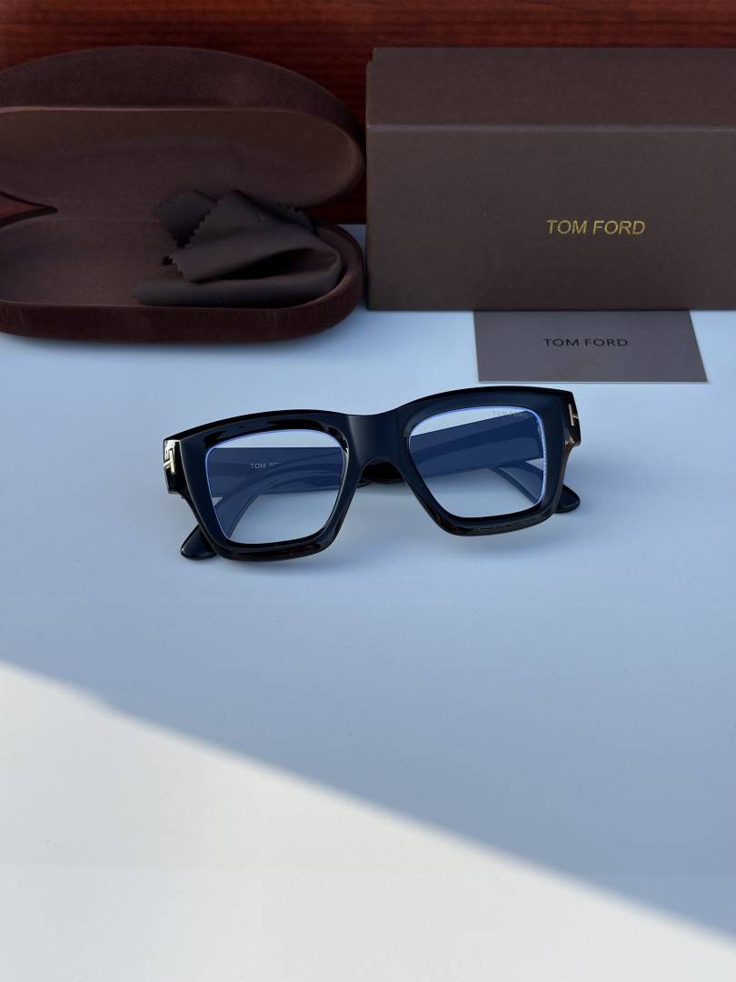 Tomford 184 Black
